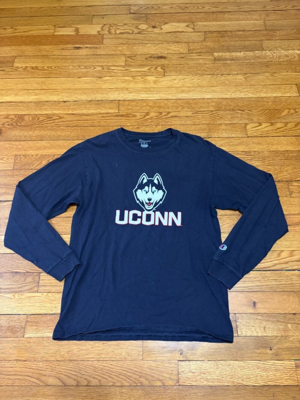 Champion UConn Huskies Mens T-Shirt Sz Medium Navy Blue Long Sleeve Connecticut